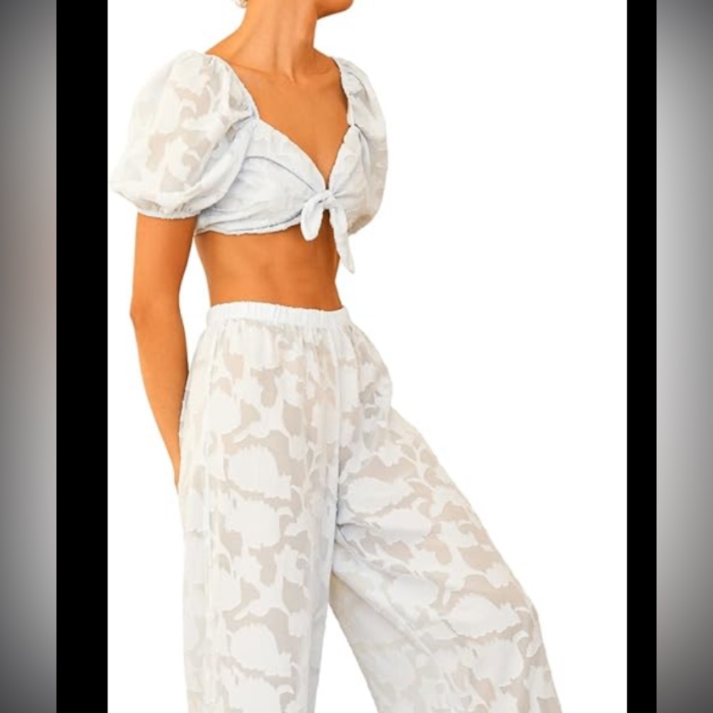 Dippin Daisy’s marla beach lounge set!